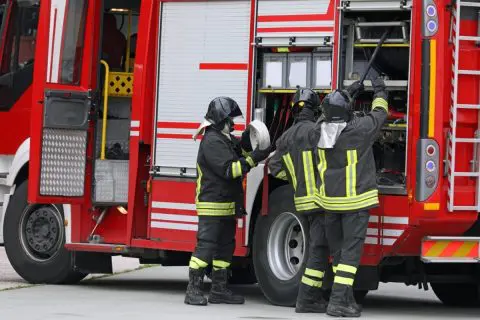 消防士ってどれくらい階級があるのでしょうか？消防士の平均収入についても教えてください！