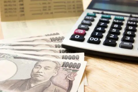 子どもが生まれてから「月2万円」貯金してきました。「400万円」ほど貯まったのですが、子どもにそのまま渡すと「贈与税」がかかりますか？ 一括で渡さないほうが良いでしょうか？