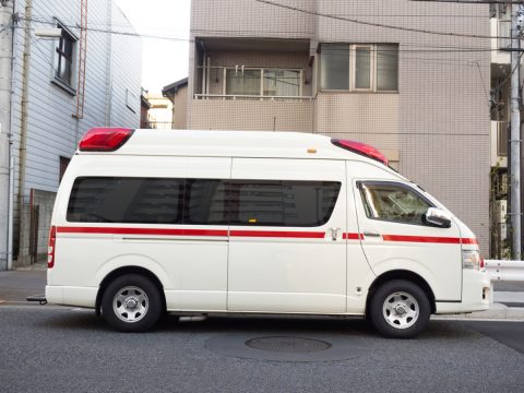 緊急性がないのに救急車を呼ぶと「7000円」かかる!?判断に迷ったときはどうすればよい？