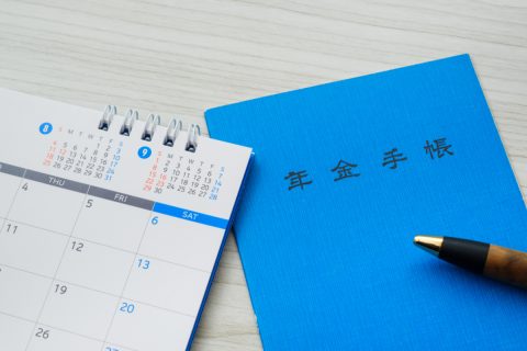 61歳でより65歳で手続きをしたほうが年金も多いと聞いています。本当ですか？