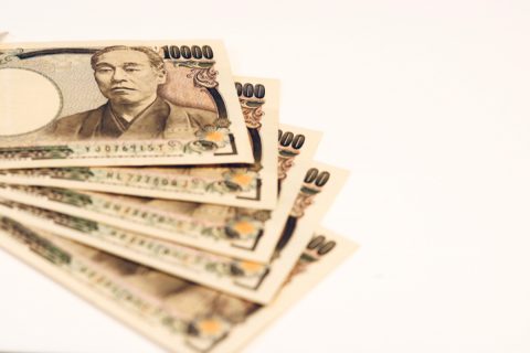 進学で上京した息子に学費・家賃と別で「5万円」の仕送りは多過ぎ？一般的な仕送り額はどのくらいなのでしょうか？