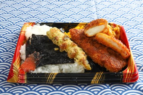 お昼の定番「のり弁当」はどこで買うのがコスパ良し？ 「コンビニ・弁当屋・スーパー」の値段を比較！