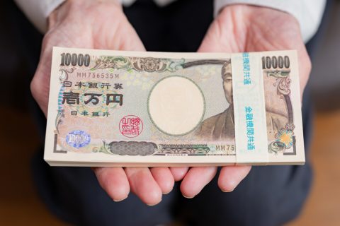 結婚が決まり、祖母が「現金100万円」をくれました。「お祝いだから大丈夫」とのことですが、大金ですし申告などは不要なのでしょうか…？