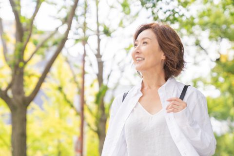 60歳の母がパートを始めるそうです。資格が必要なくてもできる仕事はありますか？仕事を探す方法についても知りたいです。