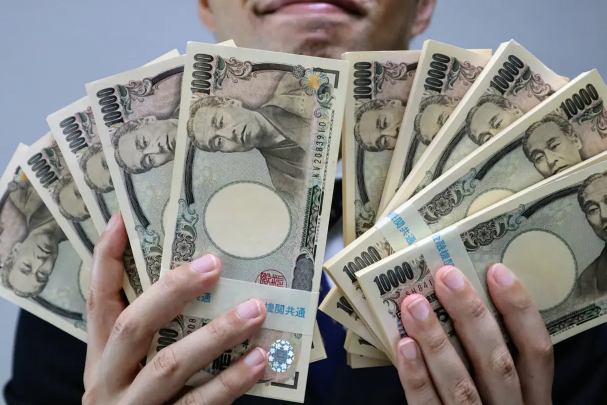 宝くじで「10億円」当せん！ それでも仕事は続けるべき？「一生遊んで暮らす」ことは可能なの？ 仕事を「辞める」「続ける」それぞれのメリットも解説