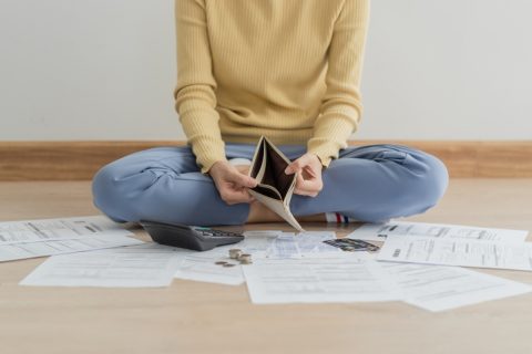 30代会社員です。手取り「25万円」を飲み代で使い切ってしまうのですが、同じ年代の人は貯金しているのでしょうか？