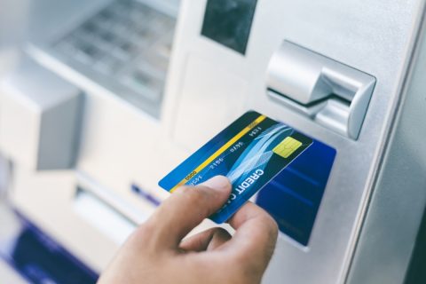 夫がいつも「手数料のかかるATM」でお金を下ろしています。”ちりつも”で年間1万円は無駄になっていますか？節約志向になってほしいです