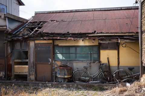 両親の死後、放置している「空き家」があります。このままだと「6倍」の税金がかかると聞いたのですが、本当ですか？ 対策などはあるのでしょうか？