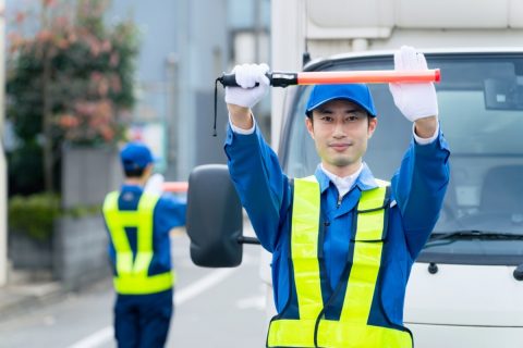 20代フリーターです。貯金が10万程度しかありません。同年代はどれくらい貯金があるんでしょうか？ 正社員になるべきですか？