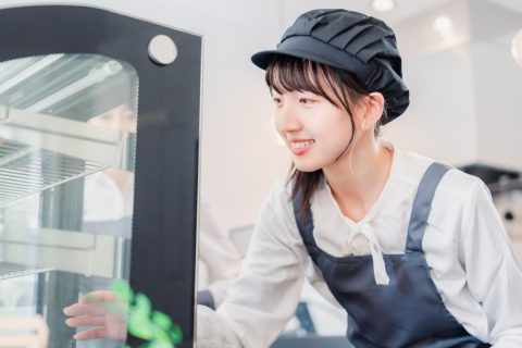 娘が「バイトリーダー」をしており、扶養を抜けないといけないそうです。学生の扶養は「103万円」と「130万円」どちらですか？