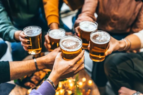 会社の飲み会が”週に1回”って多くないですか？”月に2回”にしたら、年間どれくらい節約できますか？