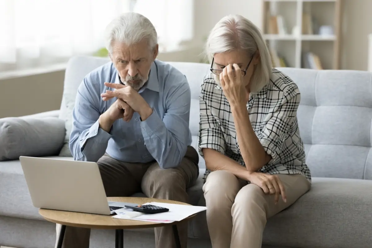「年金のみで生活している世帯」は半数以下？ 夫婦高齢者世帯の家計収支事情とは