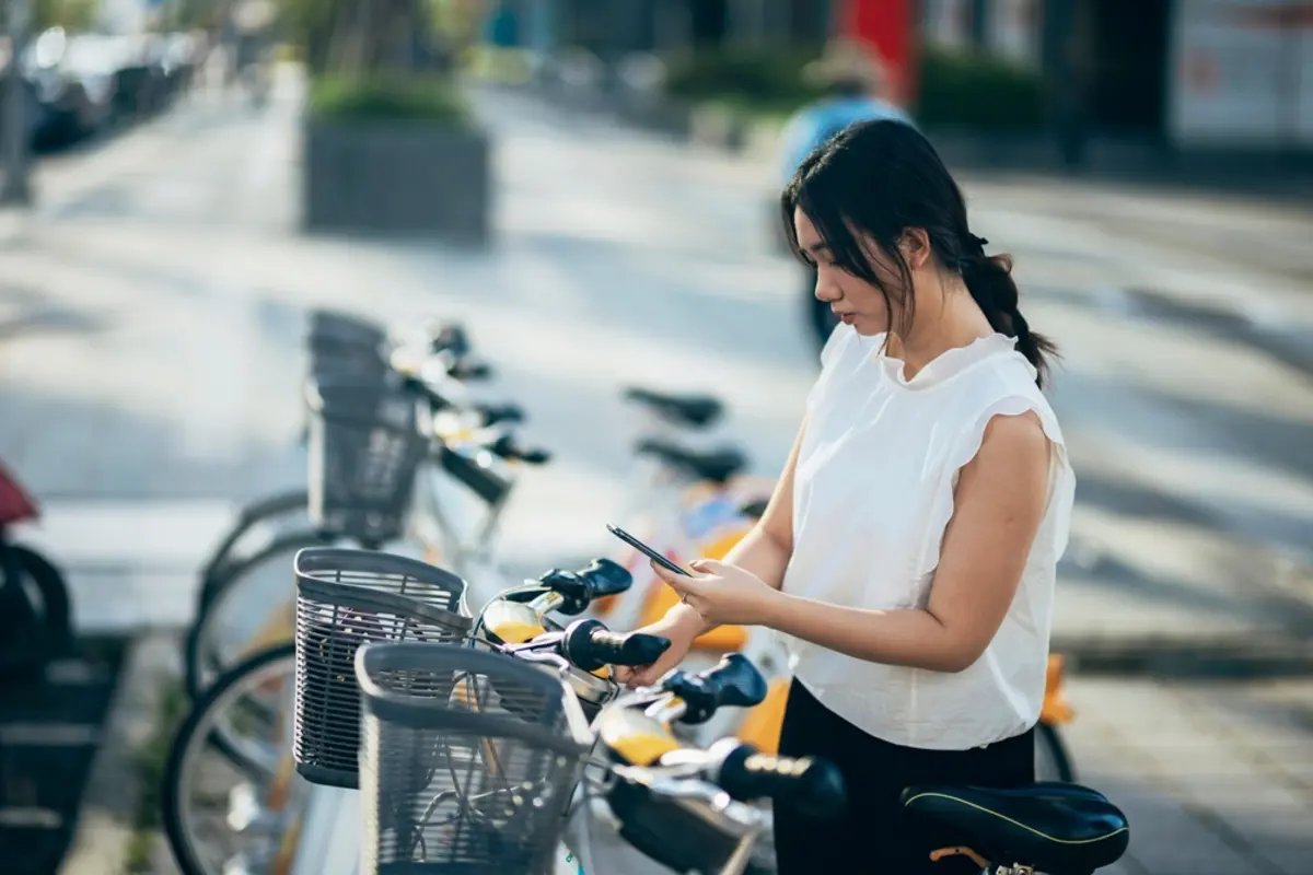 都内在住で自転車必須です。“電動自転車の購入”と“自転車シェアリングの利用”とではどちらが節約になりますか？