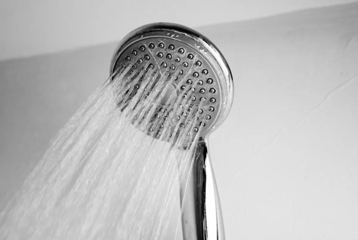 夫が毎朝「シャワー」を浴びます。水道代とガス代は1ヶ月でいくら増えますか？