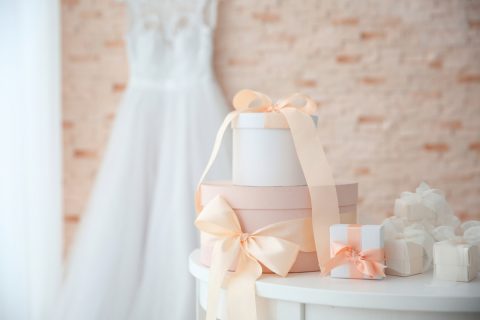 結婚祝いって「10万円」もらっても「半額」返さなきゃいけないんですか？「5万円」は大きいなと感じてしまうのですが、相場ってどのくらいなんでしょうか…？