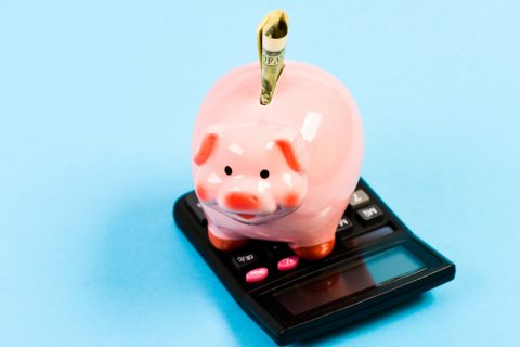 40代で貯金「1000万円」ですが、子ども一人あたり「2000万円」かかるんですよね？今後お金がたまるのか不安です…