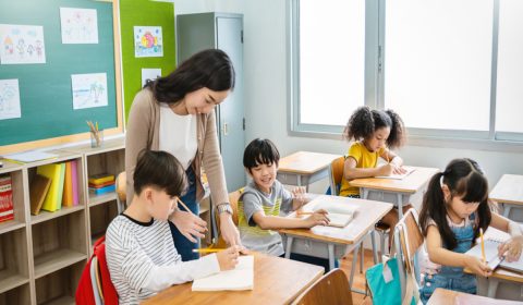 引っ越し先の小学校ではPTA会費が月200円と格安です。 前の学校では年間7000円だったのですが、何が違うのでしょうか？