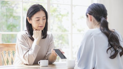 親が「スマホ代は自分で払え」といいます。月5000円なので正直、厳しいですがこれって「普通」なのでしょうか？