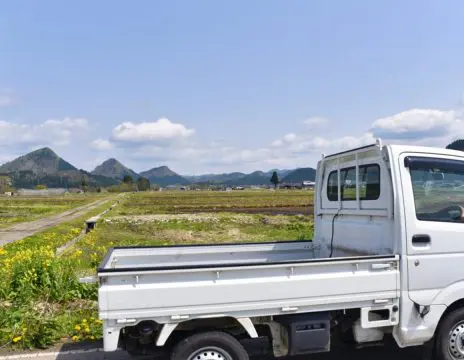 子どもが「軽トラの荷台」に乗るのに憧れています。私有地なら問題ありませんか？ なにか“例外”はあるのでしょうか？