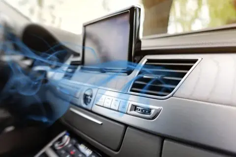 毎年夏は車でエアコンをガンガンに効かせます。ガソリン代が心配ですが、温度設定したら節約できるのでしょうか？