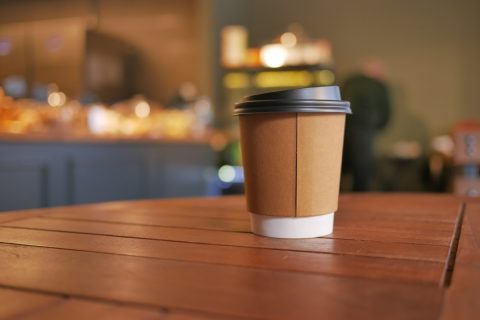 後輩がスタバで毎日400円の「コーヒー」をテイクアウトしています。コンビニの「3倍以上」かかるので“もったいない”と思ってしまうのですが、それだけの価値があるのでしょうか？