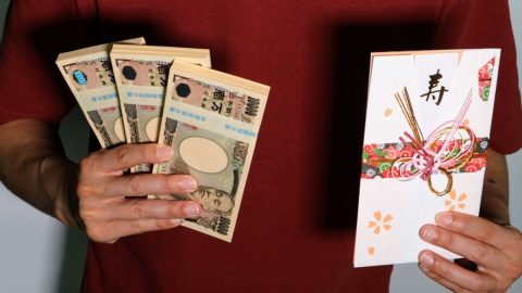 娘の婚約で「300万円」を結納金として受け取りました。婚約者はかなりの「資産家」らしいのですが、高額でも贈与税はかかりませんか？ 申告などしなくて良いのか不安です…