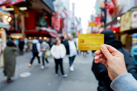 円安のときに海外旅行すると、どんな場面で困るの？ クレカの換金に注意が必要って本当？