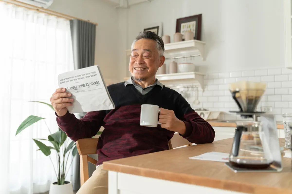 粗品の洗剤が欲しくて毎月約4000円かかる新聞の「定期購読契約」をしてしまいました。途中解約できますか？