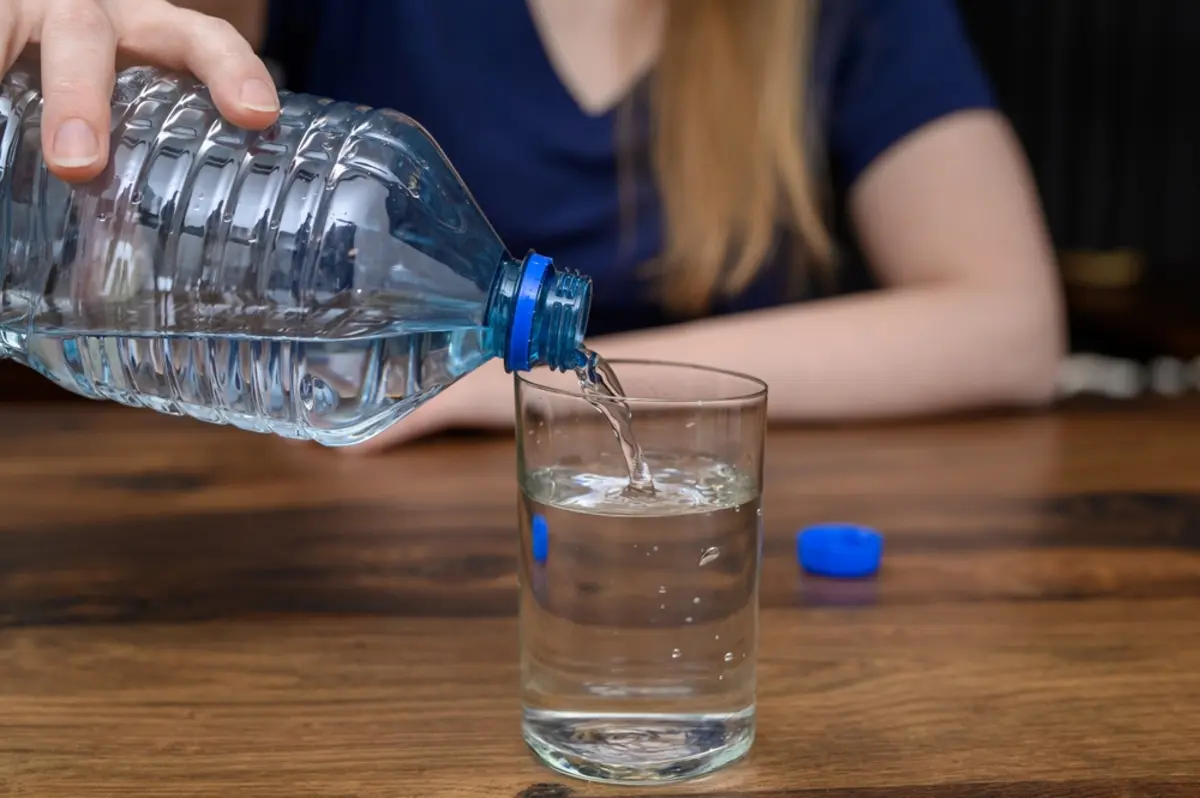 毎日暑くて水をたくさん飲みます。「浄水器」と「ミネラルウオーター」のペットボトル購入はどちらがお得ですか？