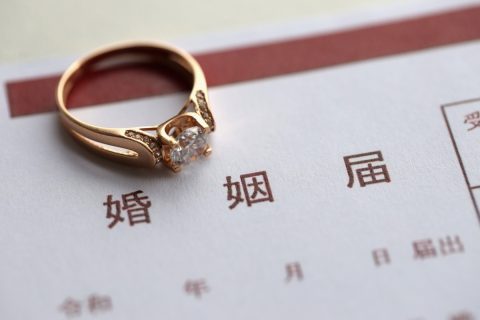 20代の新婚夫婦です。子どもは「2人」欲しいのですが、世帯年収「600万円」では厳しいでしょうか…？