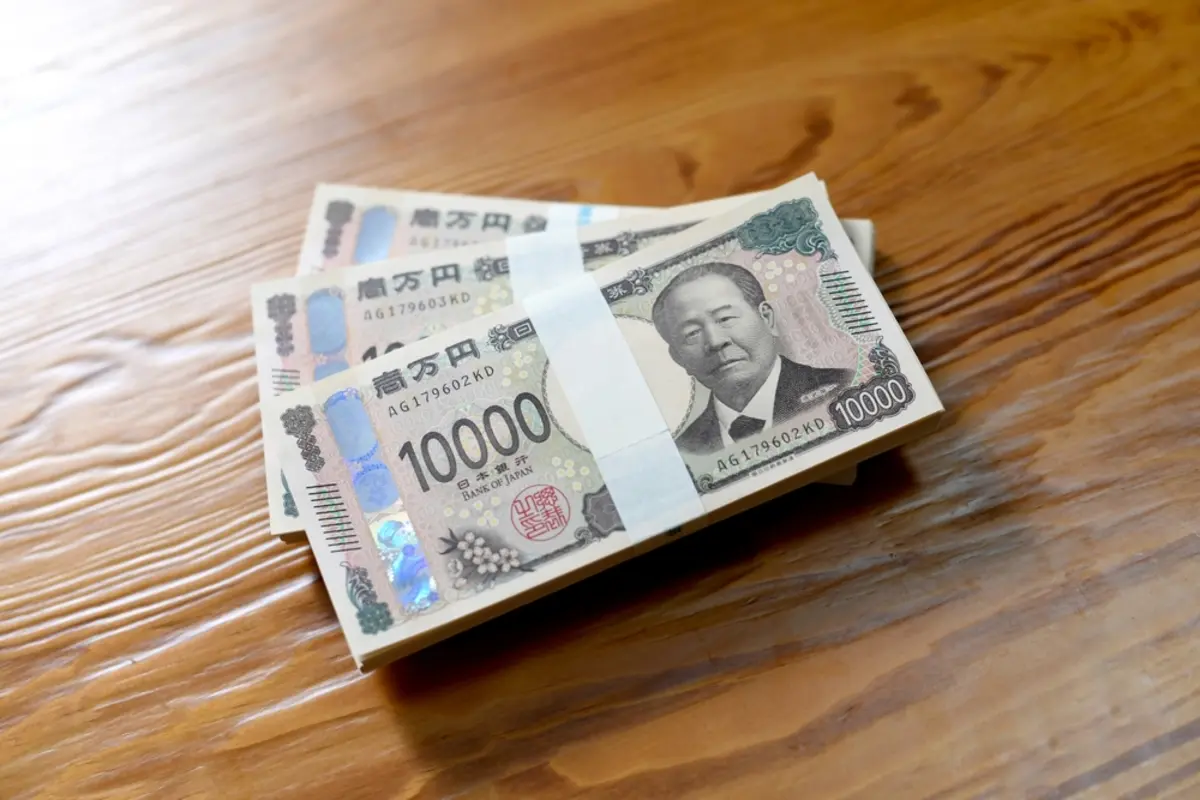 「タンス預金300万円」を新紙幣に交換すると税務署にバレますか？交換しなくても使えるのでしょうか？