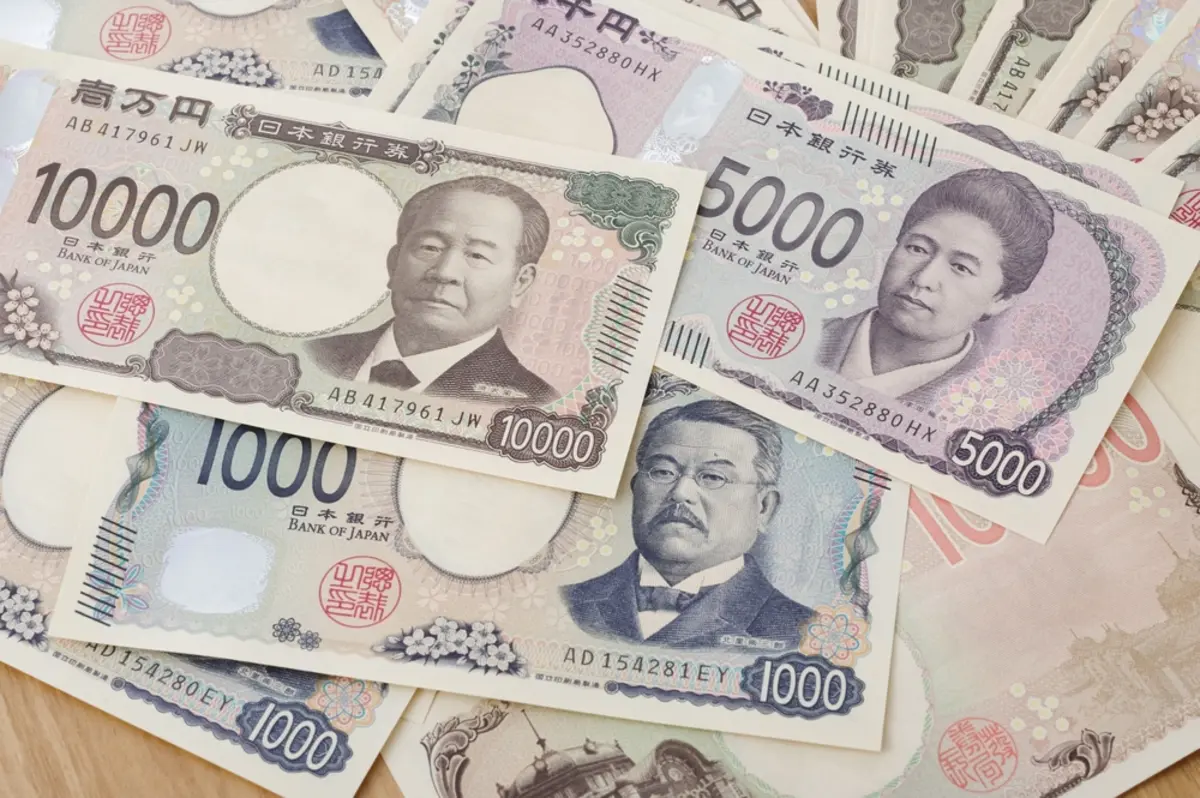 【新紙幣】タンス預金が「100万円」あるのですが、これを“新紙幣”に交換してもらうことは可能ですか？ その場合「手数料」はどのくらいかかるのでしょうか？