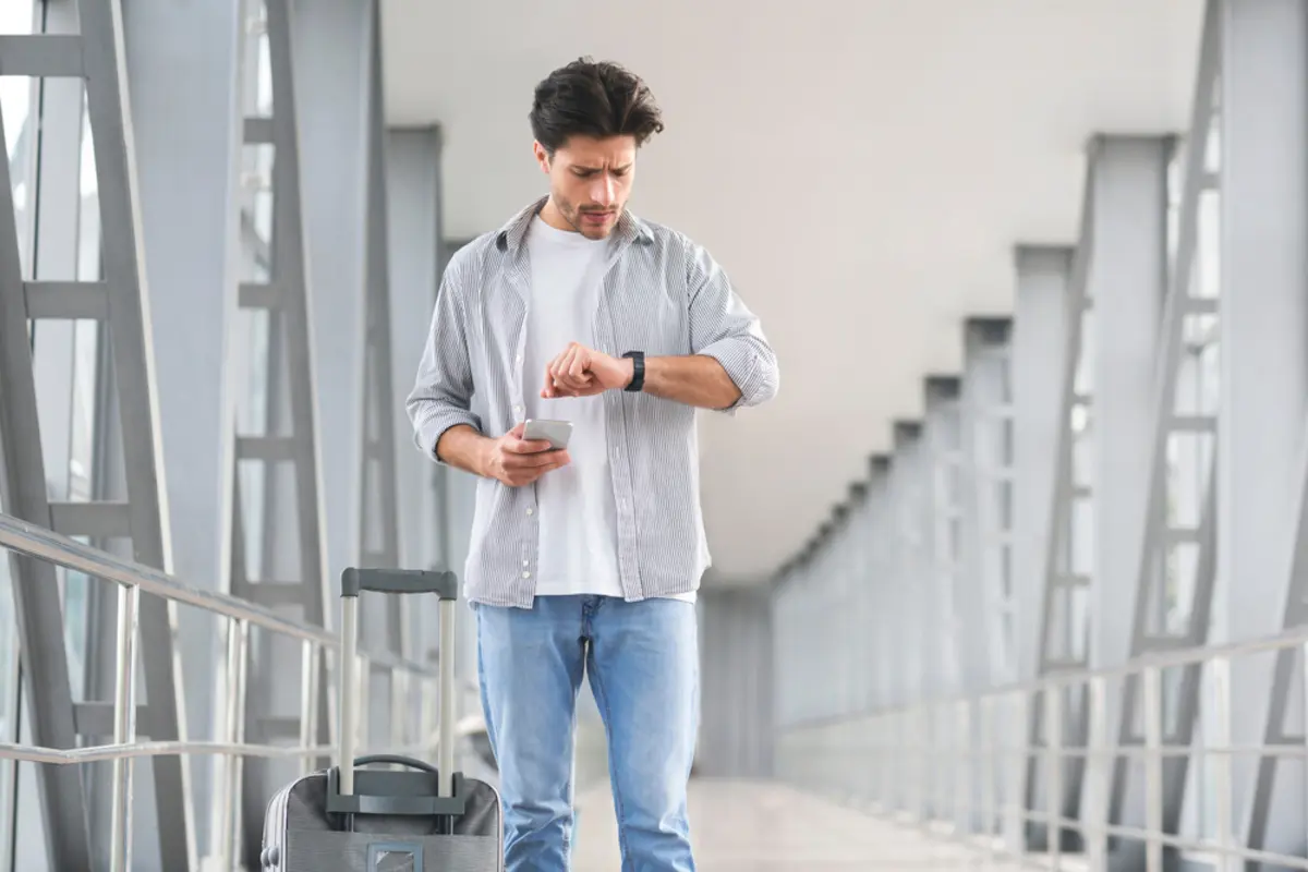 旅行当日の朝に寝坊！　飛行機に乗り遅れたら、新しいチケットを買い直さないといけないの？