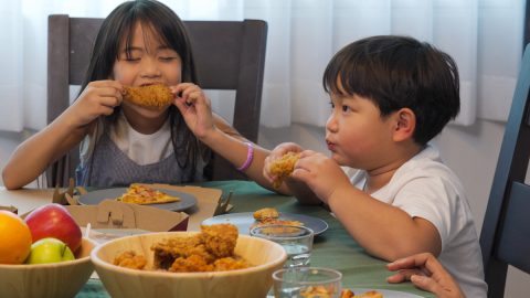 子どもの長期休暇は「昼食代」がかさむ？給食費と比較してみた