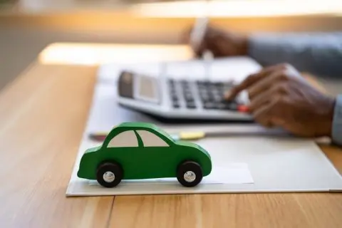 「中古車」「新車」ではローンの金利が違うって本当ですか？どうして”金利差”が生じるのでしょうか？