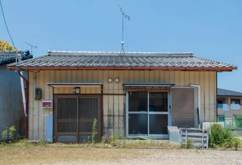 親が亡くなったため「住む予定のない戸建ての家」があります。「別荘」のような使い方をしたいと思っていますが、維持費はどのくらいかかるのでしょうか？