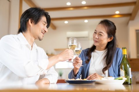 夫が「1週間に1回」外飲みしています。節約したいので家で飲んでもらおうと思います。どれぐらい変わりますか？