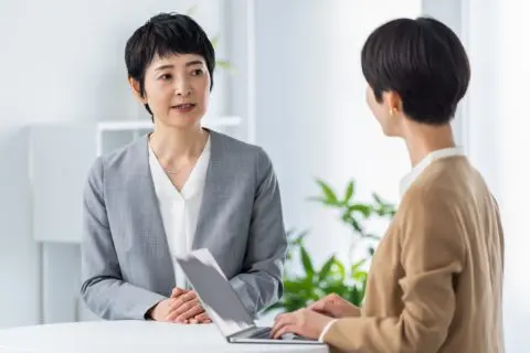 会社で主任から「係長」への昇進を打診されました。管理職になると「残業代」が出ないと聞いたのですが、係長も当てはまりますか？ 昇進で“手取り”が減ることもあるのでしょうか？