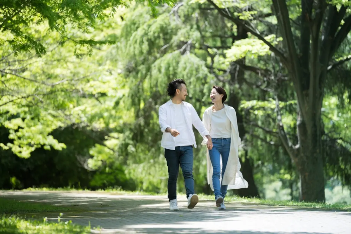 38歳で独身、10年付き合っている彼女がいますが「結婚」すべき理由が分かりません。子どもを望んでいないのですが、お金の面での“メリット”はあるのでしょうか…？