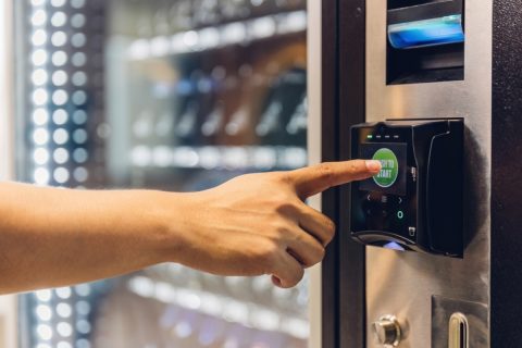 駅の近くにおいしそうな「冷凍自販機」ができました。「冷凍自販機ビジネス」って個人で稼げるんですか？