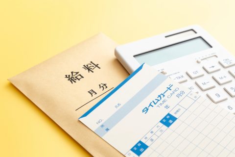 芸人を目指している30歳息子が結婚するそうです。稼ぎは「月収13万円」ほどなのですが、家庭を持つには少ないですか？親として止めるべきか迷います