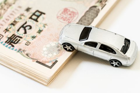 国道沿いを運転中、中古車が「8万円」で売られているのを発見！ 価格が「1ケタ台」の車がたくさんあるけど、10万円以下の車は買っても大丈夫なの？