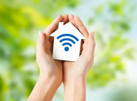 うちは「Wi-Fi」がないのですが、小学校に入学すると自宅に「ネット環境」が必要と聞きました。契約すると費用ってどれくらいかかりますか？