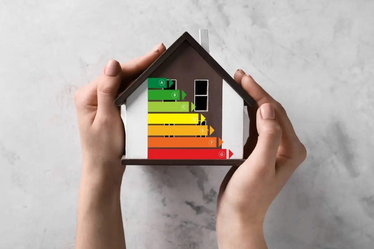 住宅の省エネ性能が分かる「省エネ性能ラベル」って知ってる？2024年4月から「建築物の省エネ性能表示制度」が開始されています。