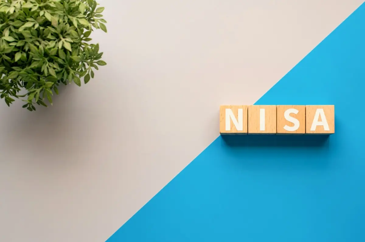 社会人1年目です。将来が不安なので「NISA」を始めようと思っていますが、同世代はどのくらい積み立てているのでしょうか？