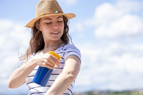 日焼け止めには「スプレー」や「クリーム」などの種類がありますが、それぞれの特徴が分かりません。「節約効果」が高いのはどれでしょうか？