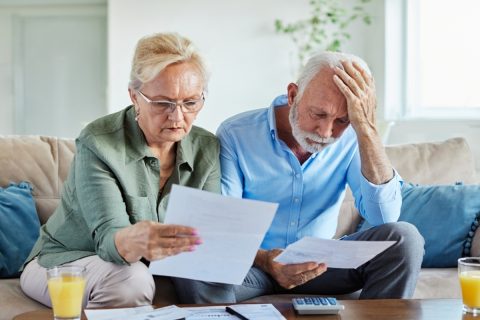 年金の「繰下げ受給中」です。風呂の排水管が劣化して修繕費用が必要ですが貯金がありません。繰下げ待機期間中の「年金を一括」で受け取ることはできますか？