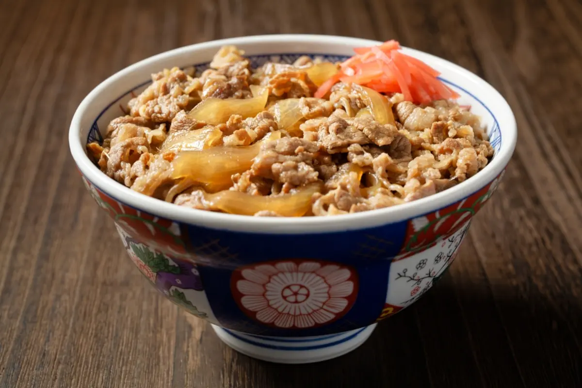 吉野家の「牛丼」って、作るより安いですよね？ 牛肉1パック「500円」以上するのでお得だと思うのですが、実際どうなのでしょうか？