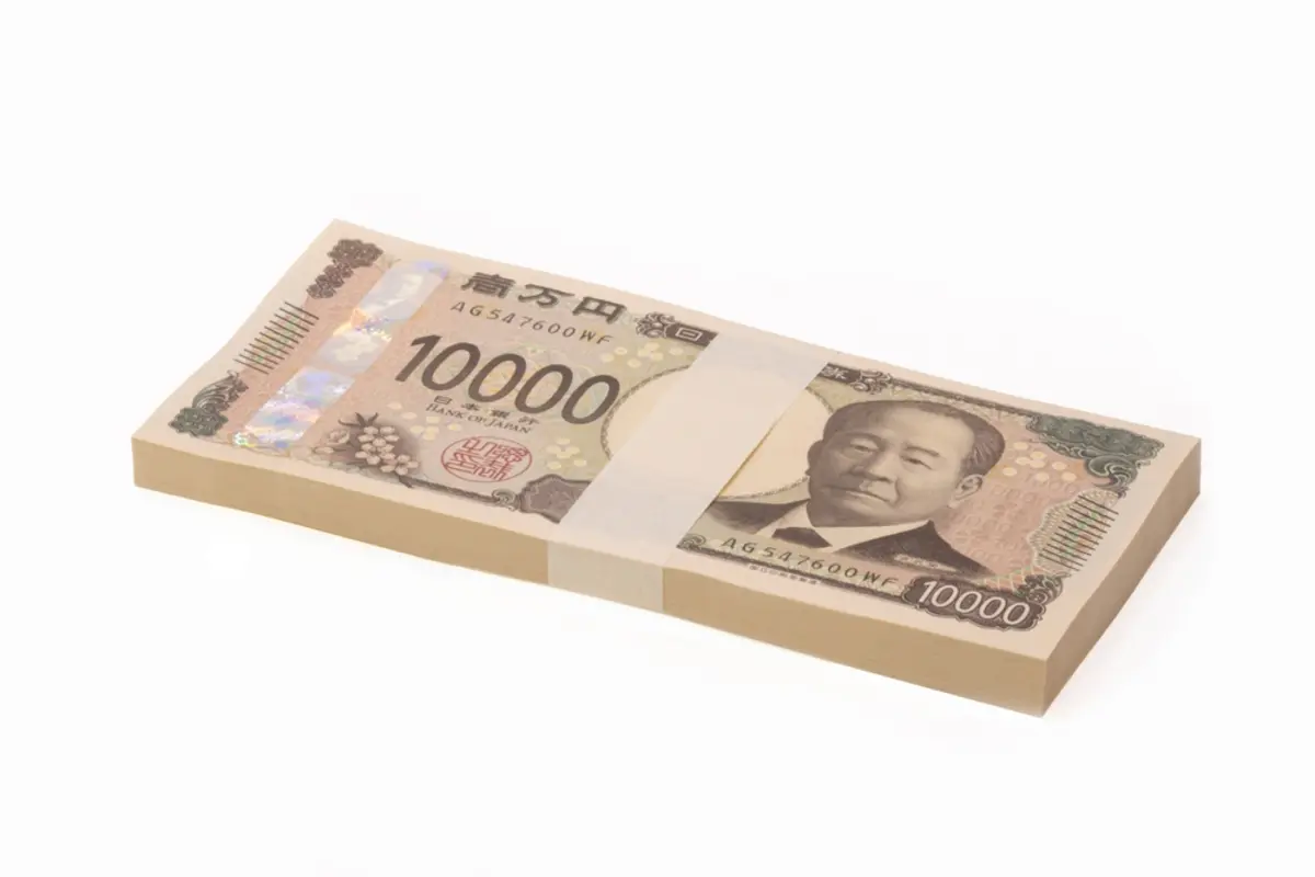 母から、タンス預金でコツコツ貯めた「100万円」を渡したいと連絡がありました。受け取りたいのですが“贈与税”はかかるのでしょうか？ なにか注意点はありますか？