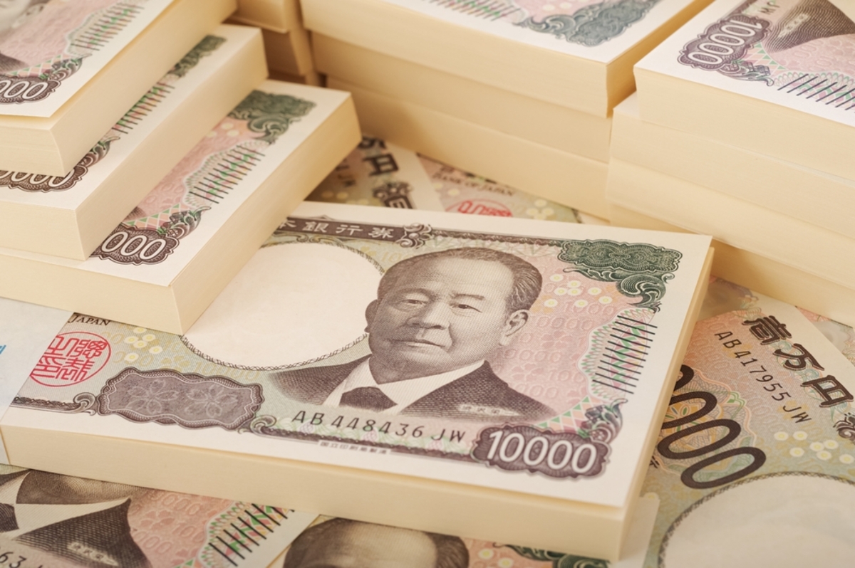 メガバンク勤務なら20代で「年収1000万円」も可能？ 大手3行の平均年収